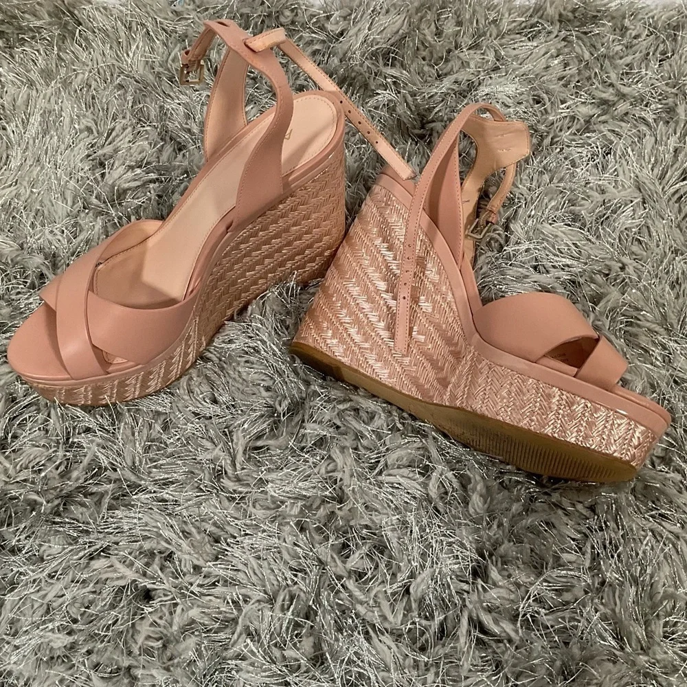 GUC ALDO Cross Strap Wedge Shoe With Textured Heel in Pink